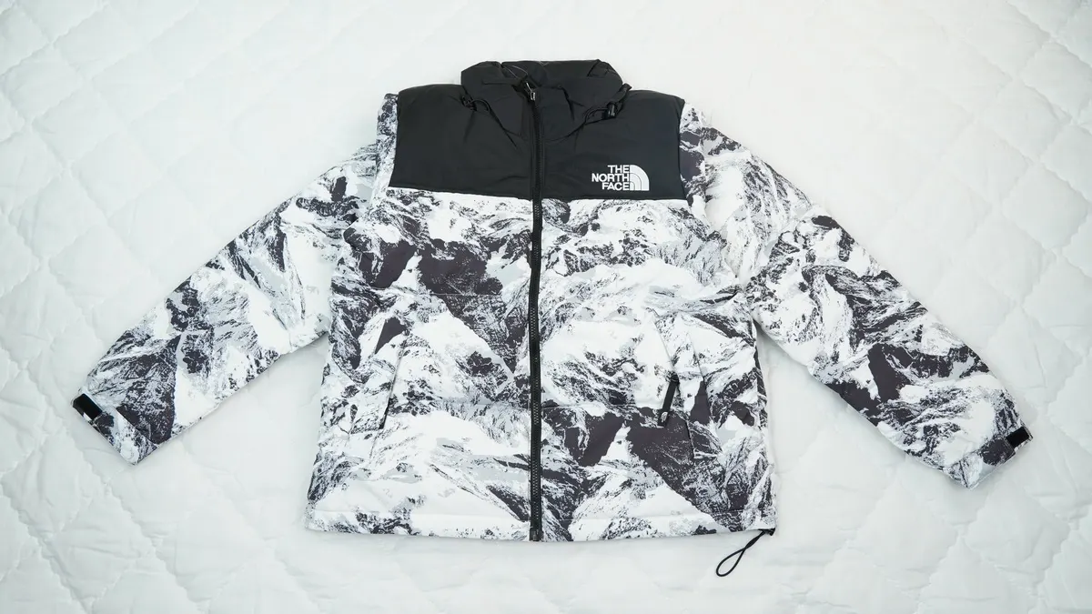The North Face Splicing White And Snow Mountain