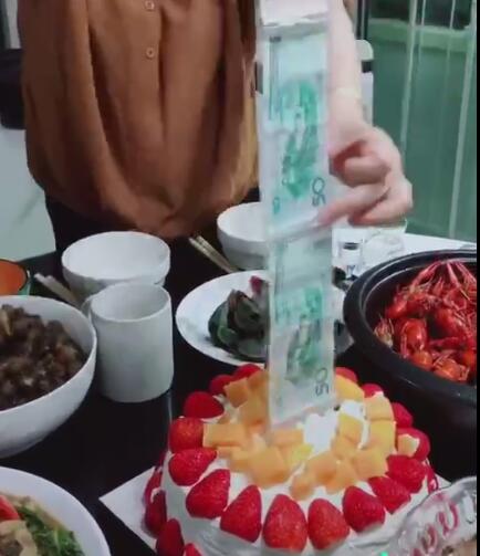 Red envelope cake