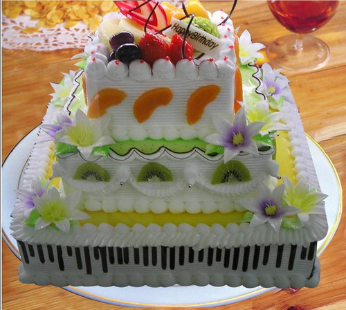 Square 3-layer fresh milk fruit cake