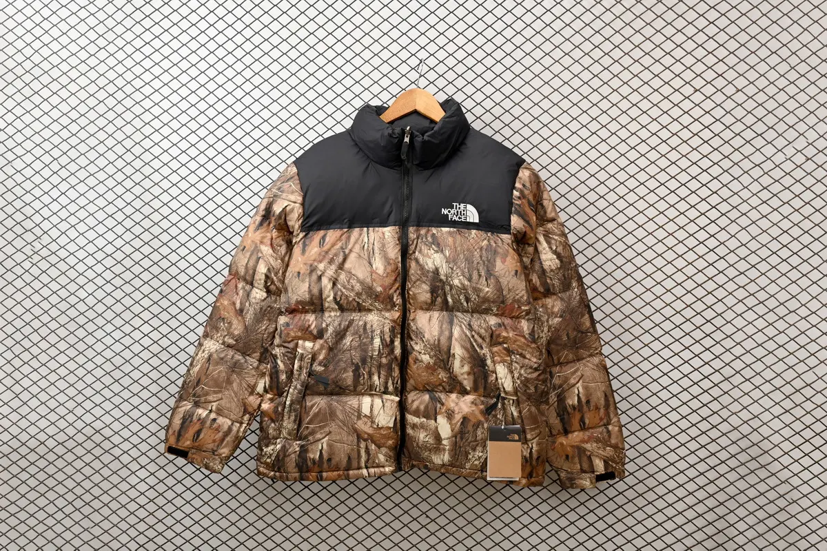 The North Face Splicing White And Maple Leaf