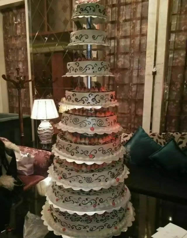10-layer fresh milk fruit cake