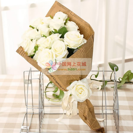 Simulated flowers holding flowers waiting for happiness