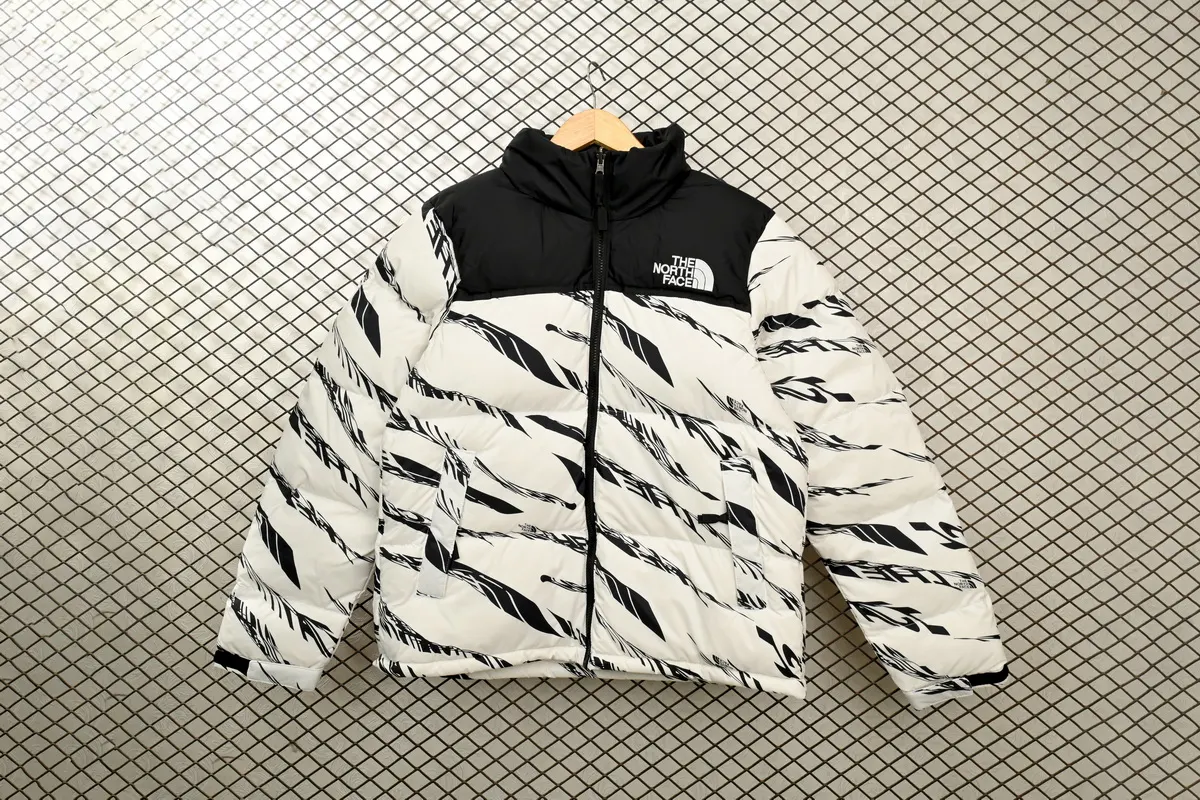 The North Face Splicing White And Black Zebra