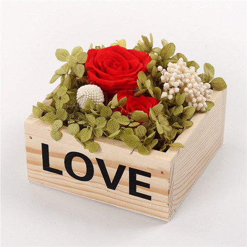 Preserve flowers and wood box love red