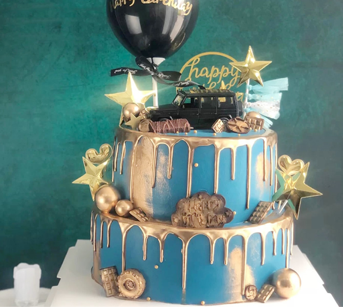 Internet celebrity Mercedes-Benz car cake F-model