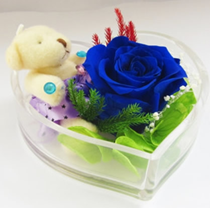 Preserve flowers, a flower in the heart box